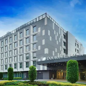 Doubletree By Hilton & Convention Center מלון